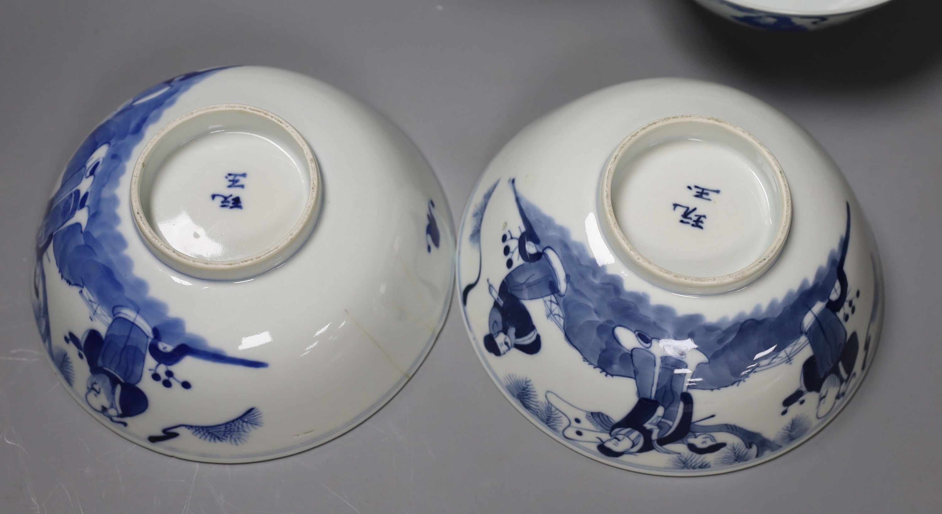 A collection of seven Chinese blue and white bowls 18cm